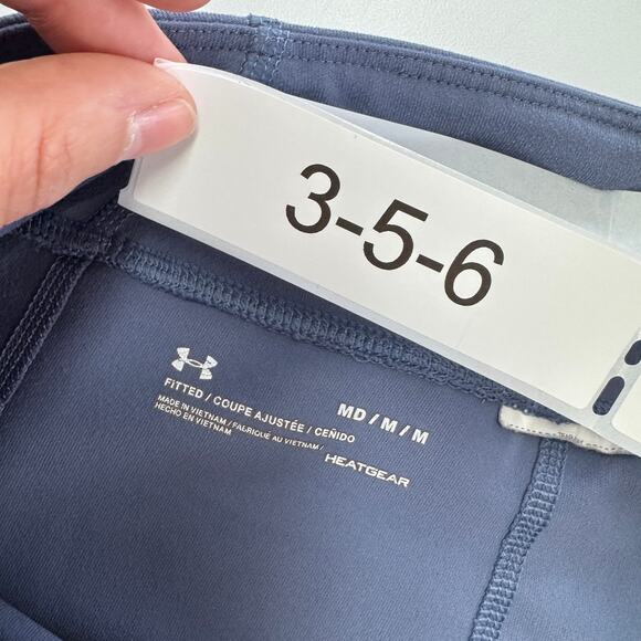 Under Armour Leggings Womens Medium Blue Purple Printed Heatgear Fitted Crop - Picture 3 of 7